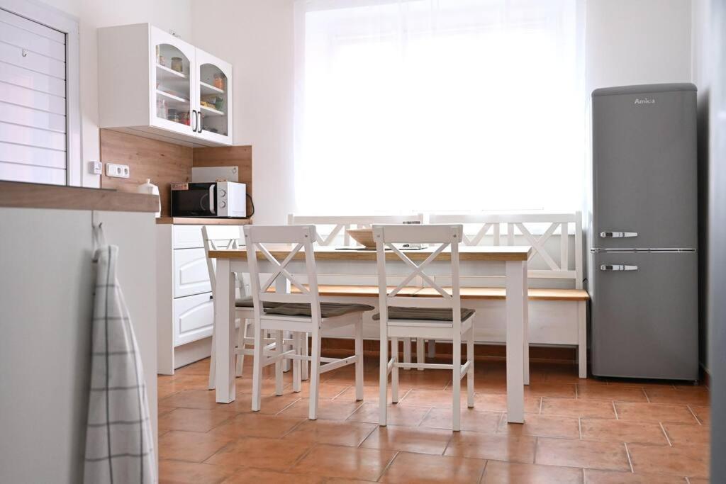 Rodinny Apartman U Broumovskeho Namesti Ngoại thất bức ảnh